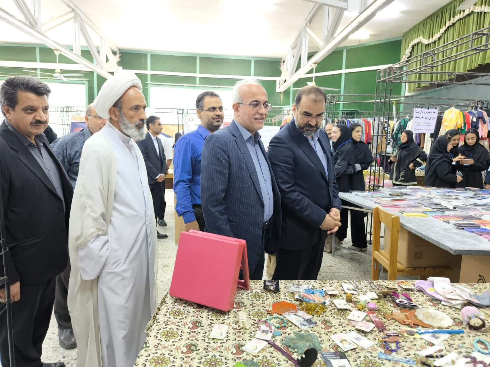 از صنایع پوشاک تا فناوری‌های دیجیتال؛ نمایش توانمندی‌های دانشجویان در نمایشگاه اشتغال و کارآفرینی