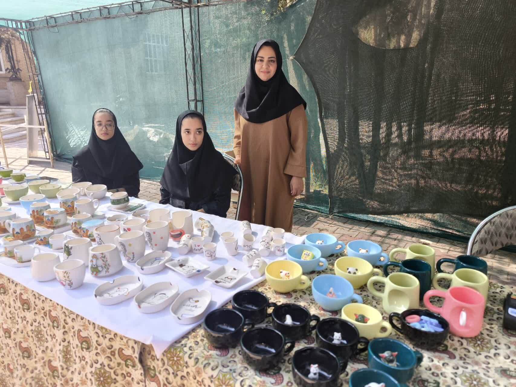 از صنایع پوشاک تا فناوریهای دیجیتال؛ نمایش توانمندیهای دانشجویان در نمایشگاه اشتغال و کارآفرینی از صنایع پوشاک تا فناوریهای دیجیتال؛ نمایش توانمندیهای دانشجویان در نمایشگاه اشتغال و کارآفرینی