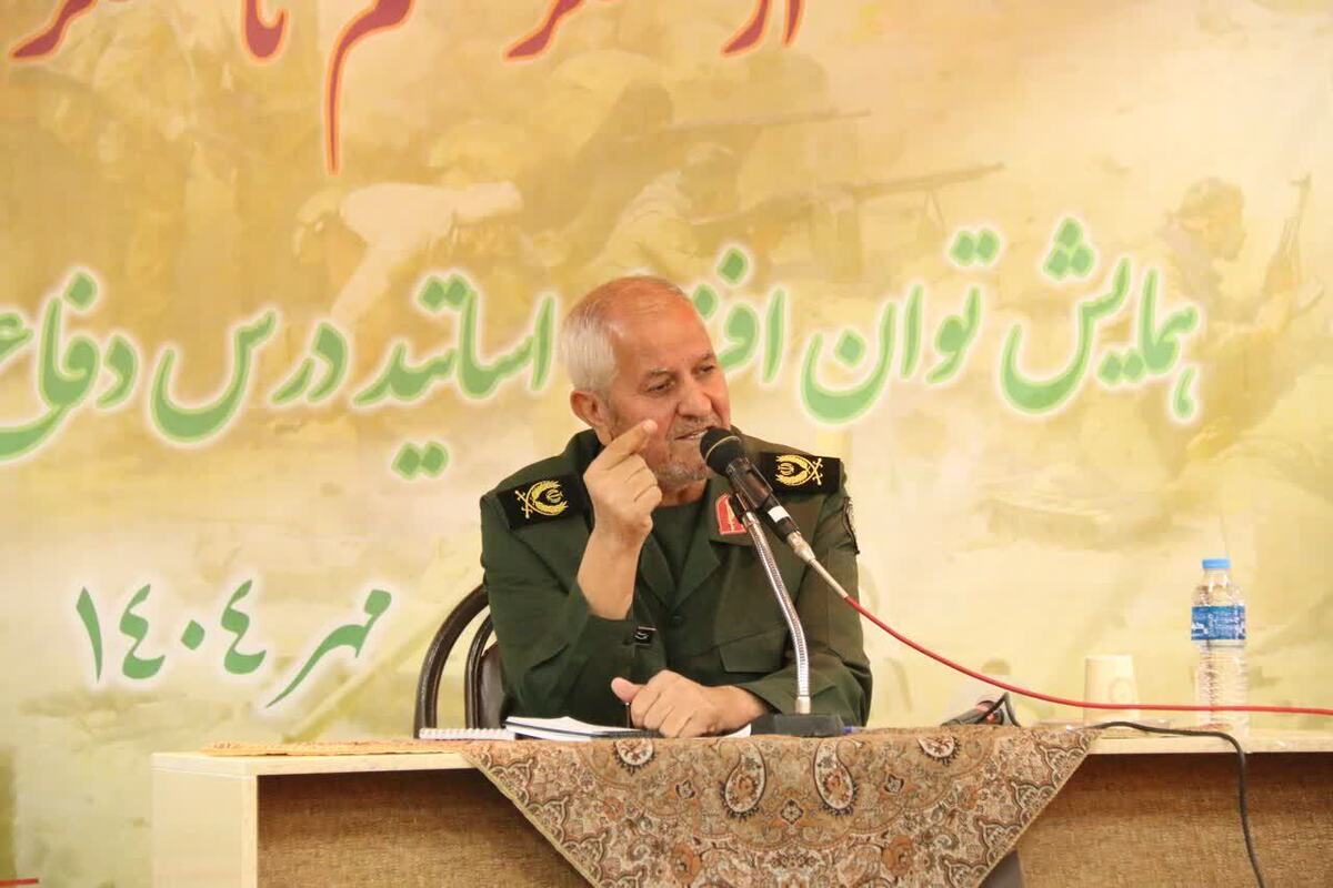 انتقال فرهنگ ایثار و مقاومت متناسب با زبان دانشجویان باشد