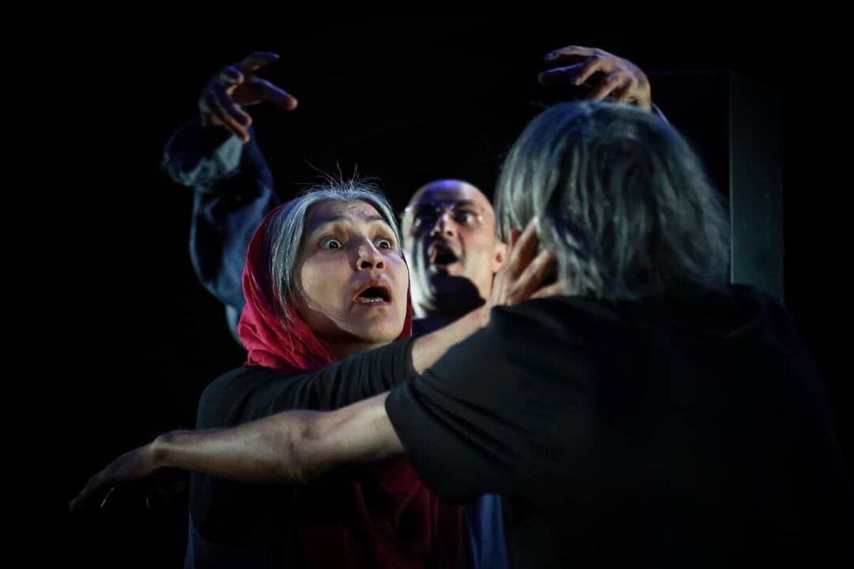 ادای احترام نمایش «عروس انار» به ناصر تقوایی  یک دقیقه سکوت به احترام خالق «ناخدا خورشید»