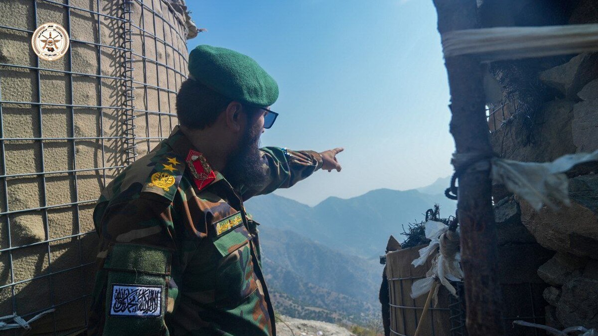 بازدید سخنگوی وزارت دفاع ملی افغانستان از نقاط خط فرضی دیورند در منطقه شرقی