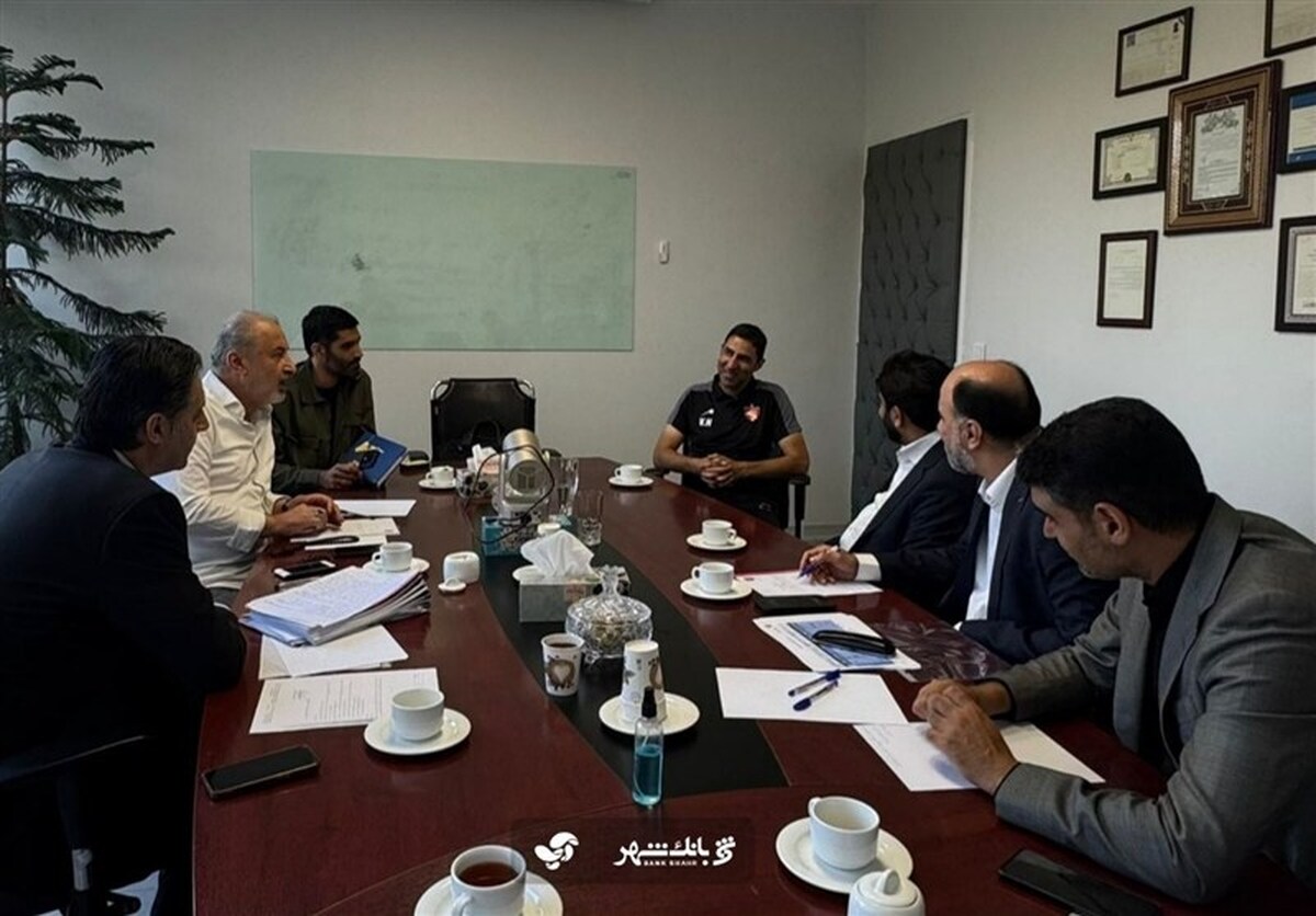 بازی موش و گربه در هیات مدیره منفعل پرسپولیس در این باشگاه نه کسی استعفا می دهد نه پاسخ