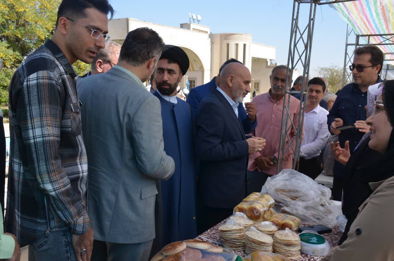 گشایش نمایشگاه «صدرا» در دانشگاه آزاد دامغان؛ نان کامل؛ معرفی تکنولوژیهای نوین تولید و بستهبندی گشایش نمایشگاه «صدرا» در دانشگاه آزاد دامغان؛ نان کامل؛ معرفی تکنولوژیهای نوین تولید و بستهبندی