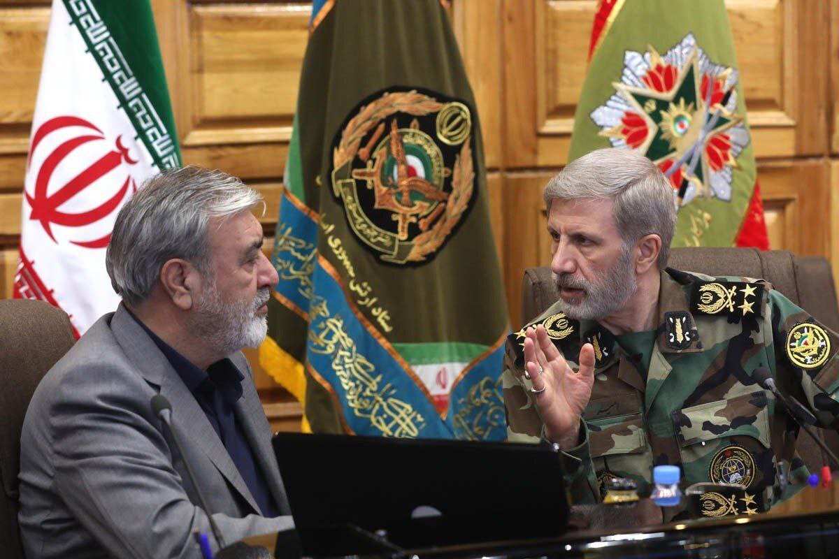 نشست اعضای کمیسیون امنیت ملی مجلس با رئیس ستادکل نیروهای مسلح و فرمانده کل ارتش