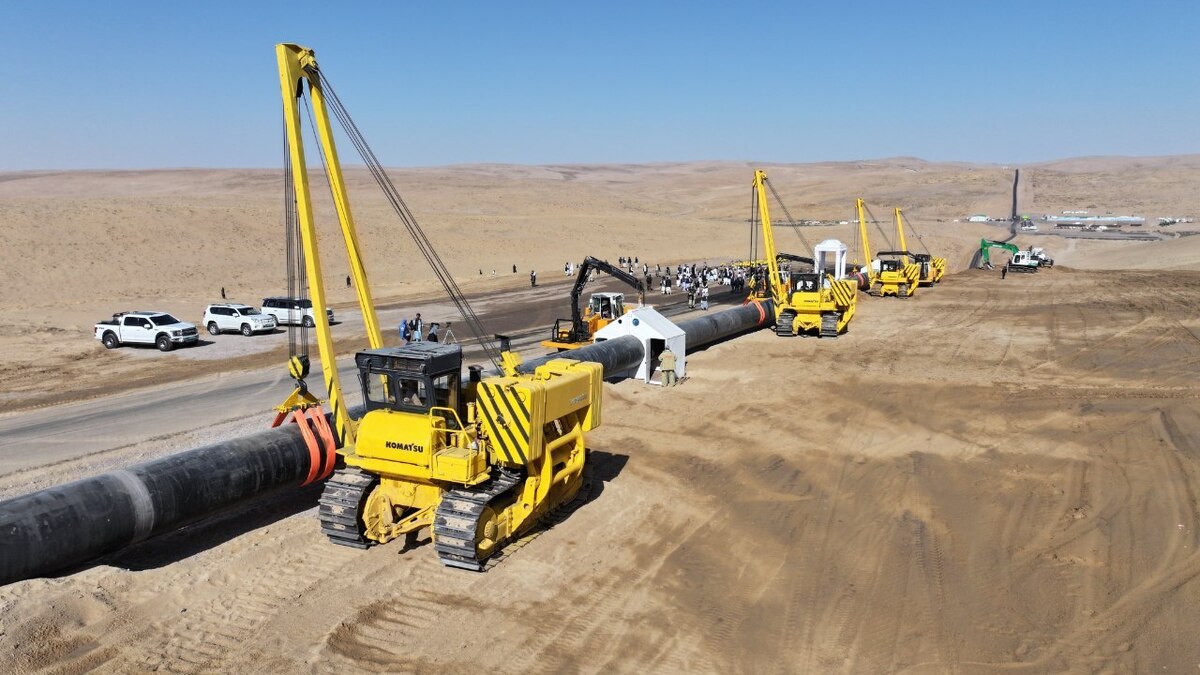 بازدید هیأت عالی‌رتبه افغانستان و ترکمنستان از پروژه تاپی؛ پیشرفت ۱۴ کیلومتری کار در خاک افغانستان