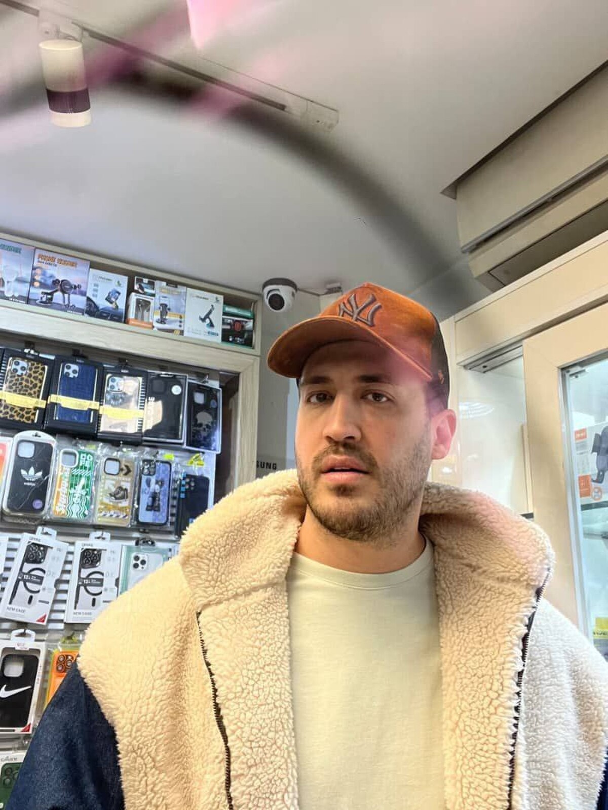 پزشک قلابی در تهران متواری شد  درخواست همکاری از شهروندان برای شناسایی متهم