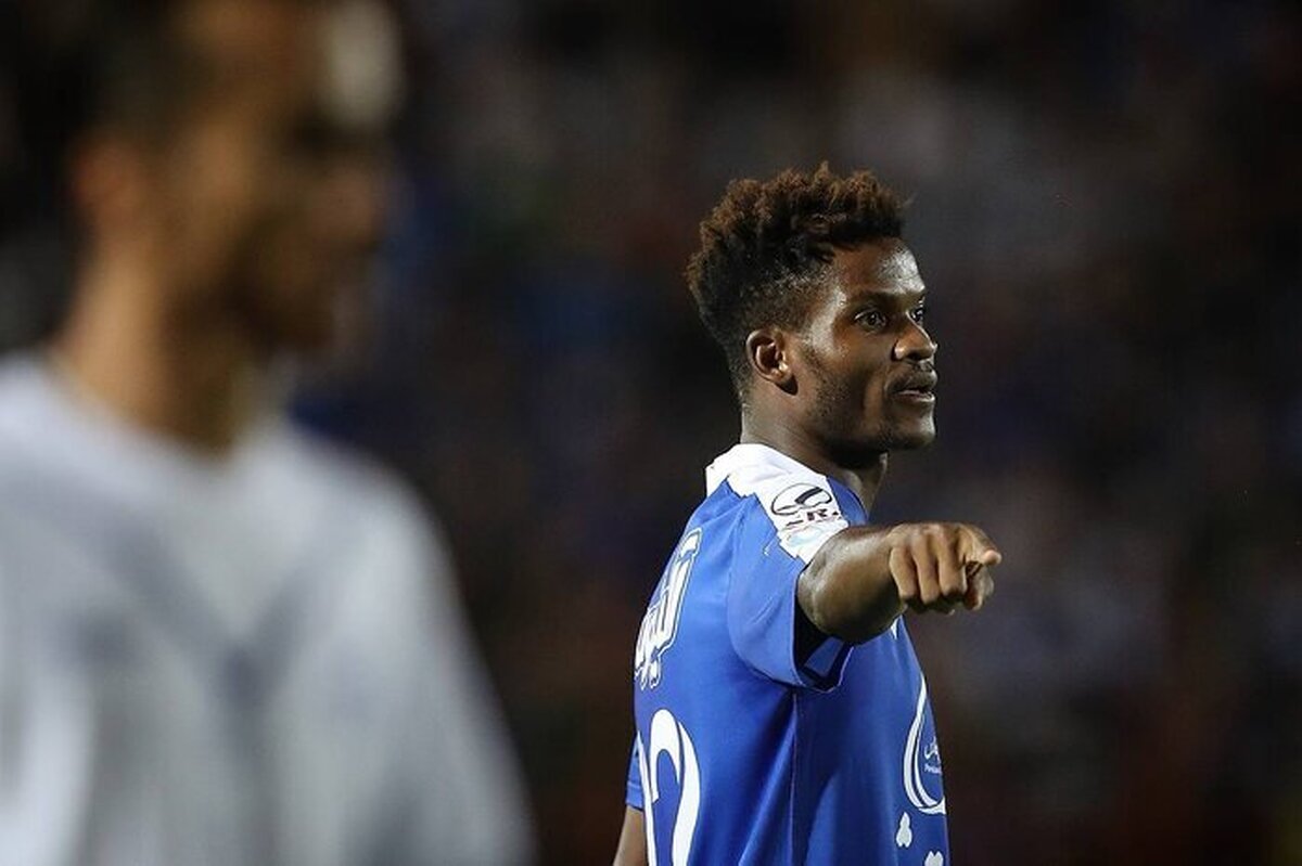 عذرخواهی هافبک استقلال از هواداران و تاجرنیا+عکس