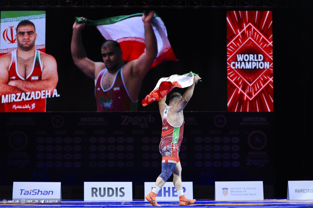 استقبال از خوزستانی‌های تیم ملی فرنگی با استخدام، سکه طلا و یک قطعه زمین