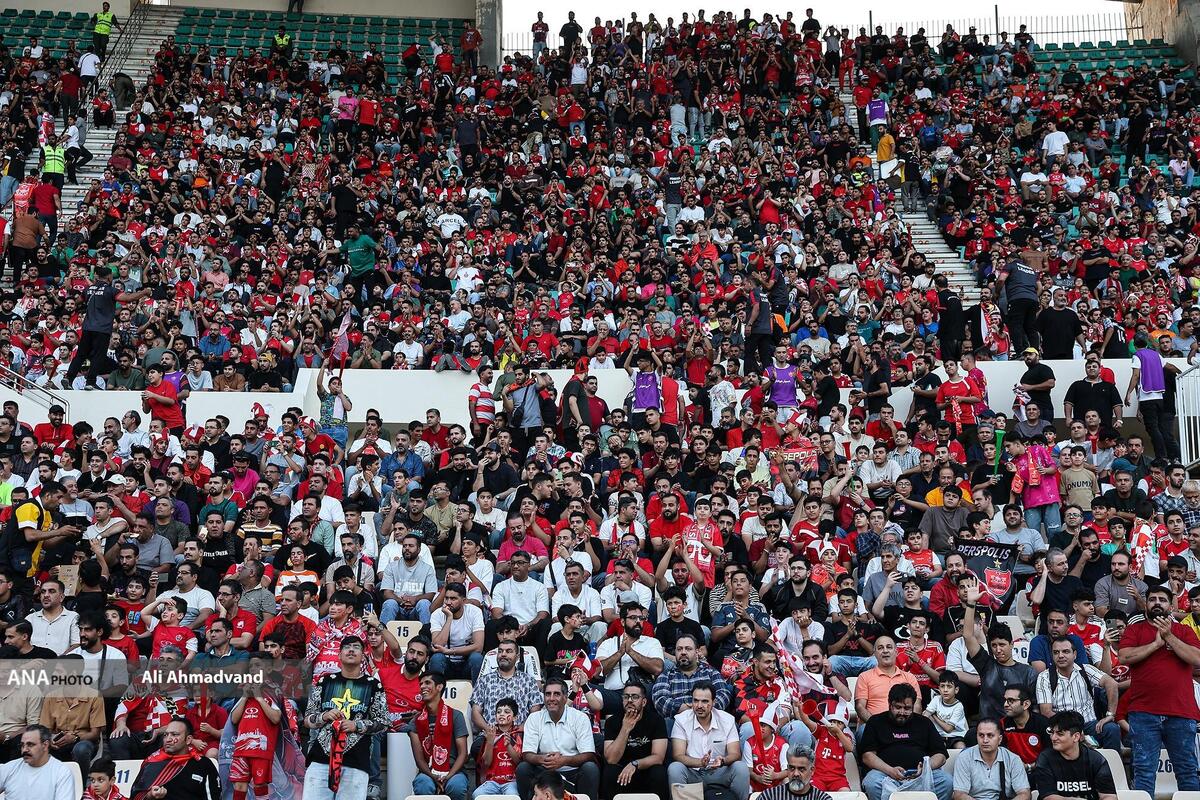 فحاشی هواداران پرسپولیس علیه آل‌کثیر  مشکل ورود به ورزشگاه برای داور بازی +فیلم