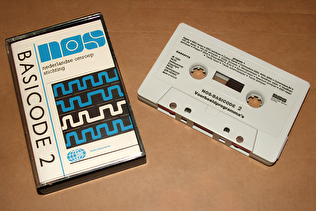 کامپیوترها با بیسیکُد به زبان رادیو سخن می‌گفتند