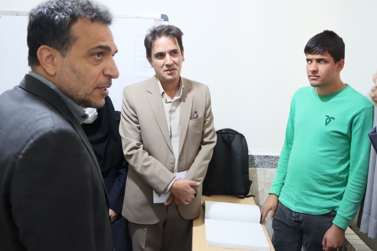 روشندلان، قهرمانان اراده و امید/ افتتاح زمین چمن ورزشی ویژه در مدرسه موسی‌بن‌جعفر (ع)