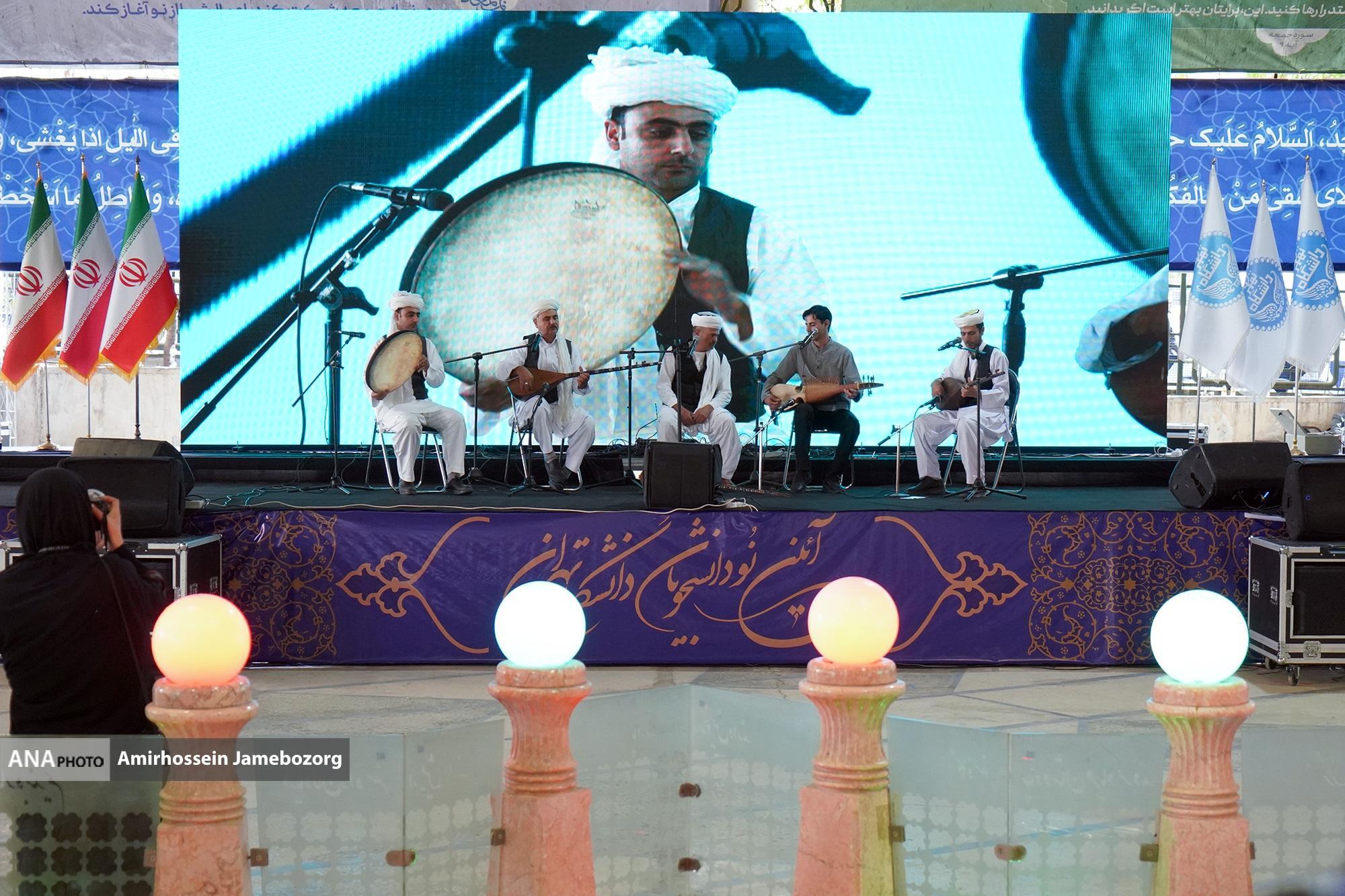 آهنگ نوازی ورود بیش از ۴ هزار نودانشجو به دانشگاه مادر، در فضایی آکنده از انتظار برای خلق آینده