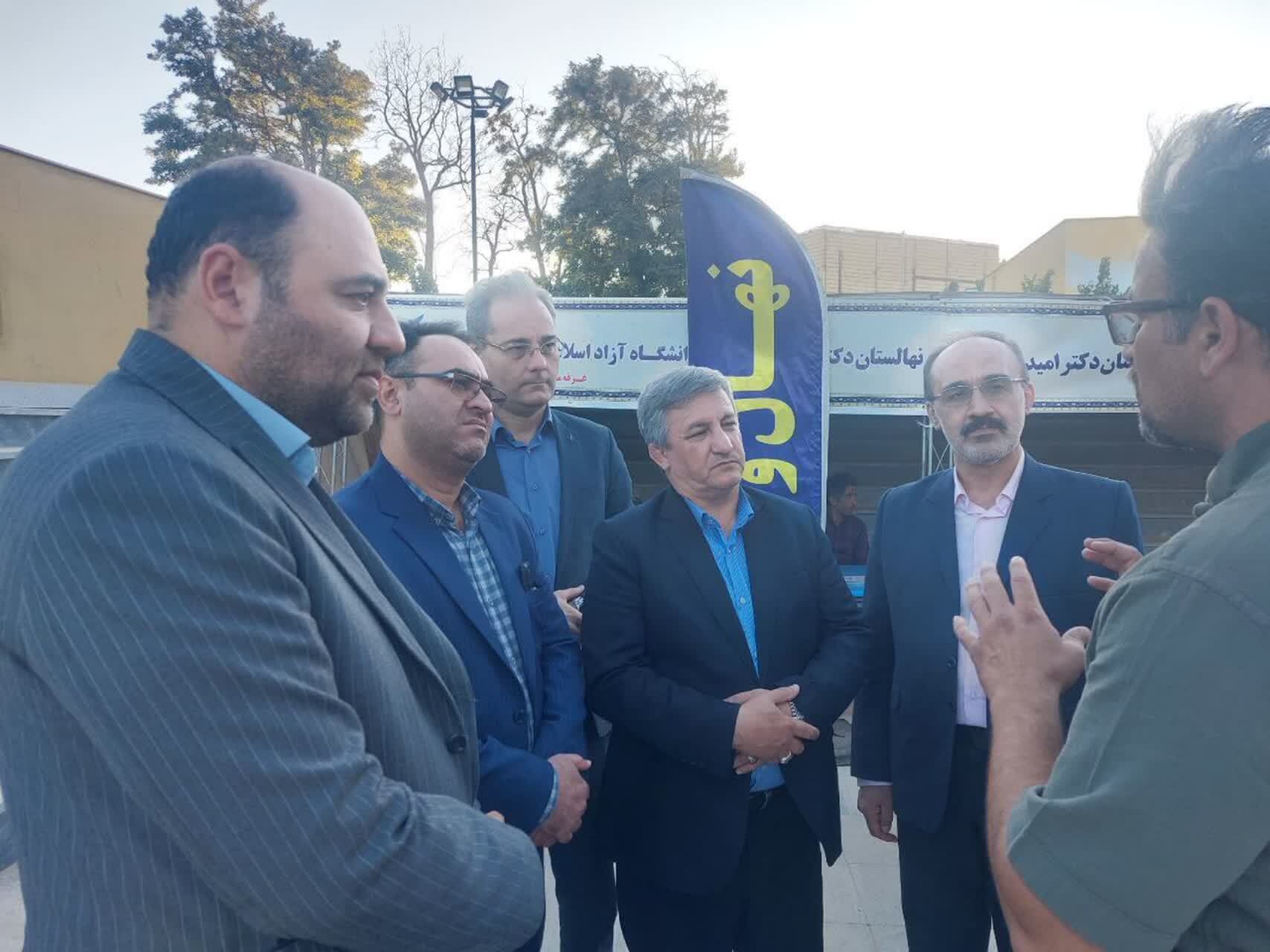 نقش دانشگاه آزاد در تربیت نیروی متخصص و توسعه پایدار نقش دانشگاه آزاد در تربیت نیروی متخصص و توسعه پایدار