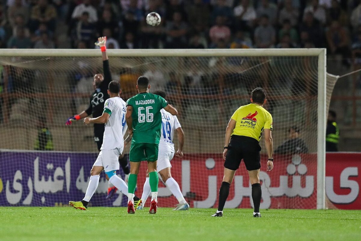 شعار هواداران استقلال علیه آزادی +فیلم