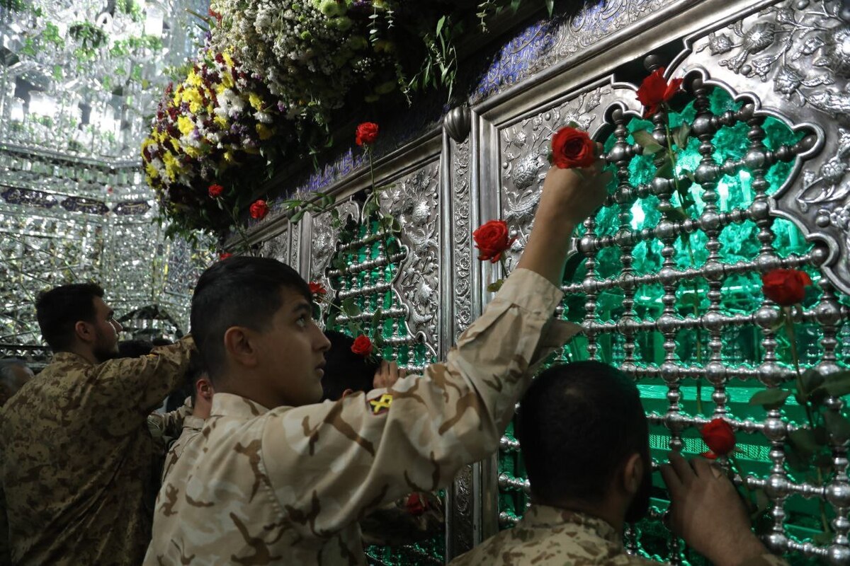 مراسم روز سرباز در حرم حضرت عبدالعظیم (ع) همزمان با میلاد سیدالکریم برگزار شد