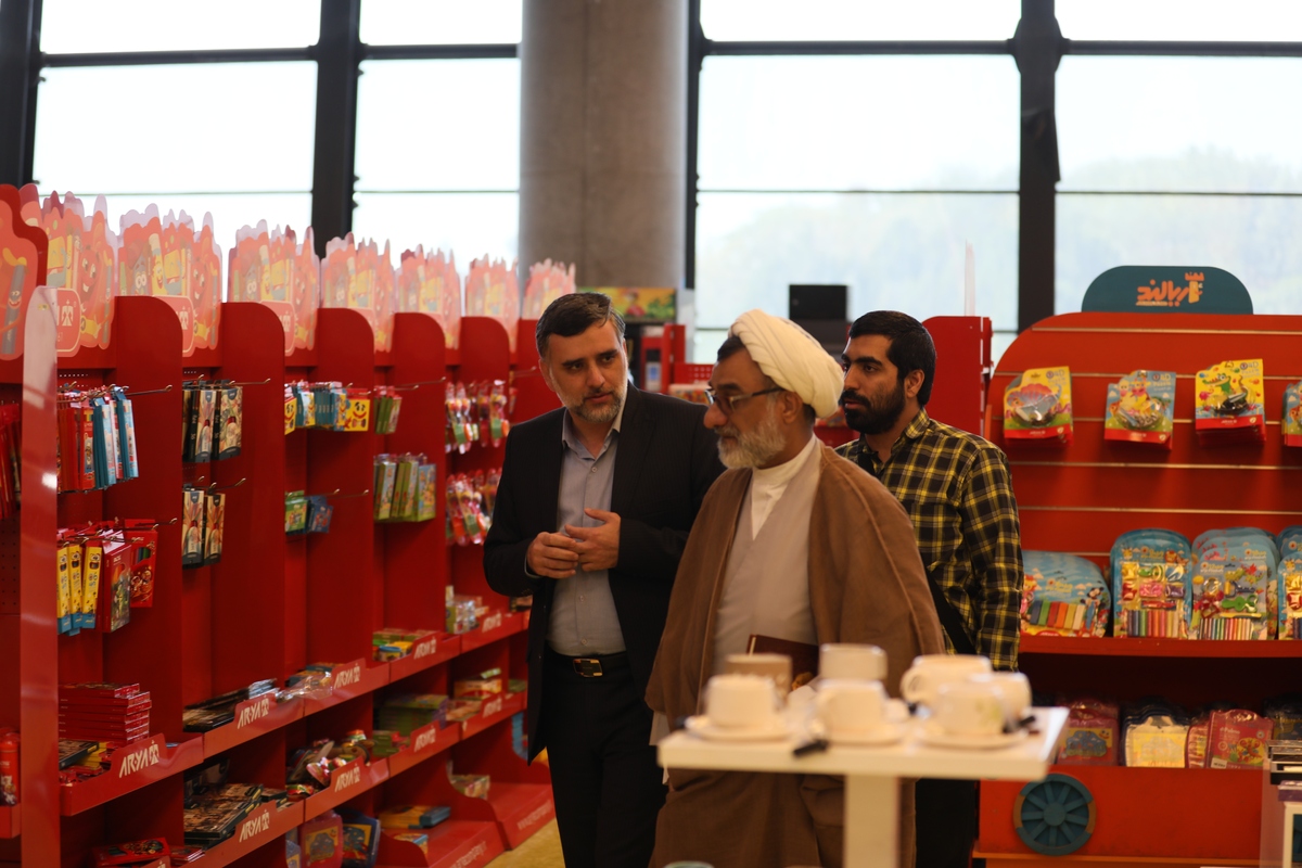 بازدید دبیر شورای عالی انقلاب فرهنگی از باغ کتاب تهران
