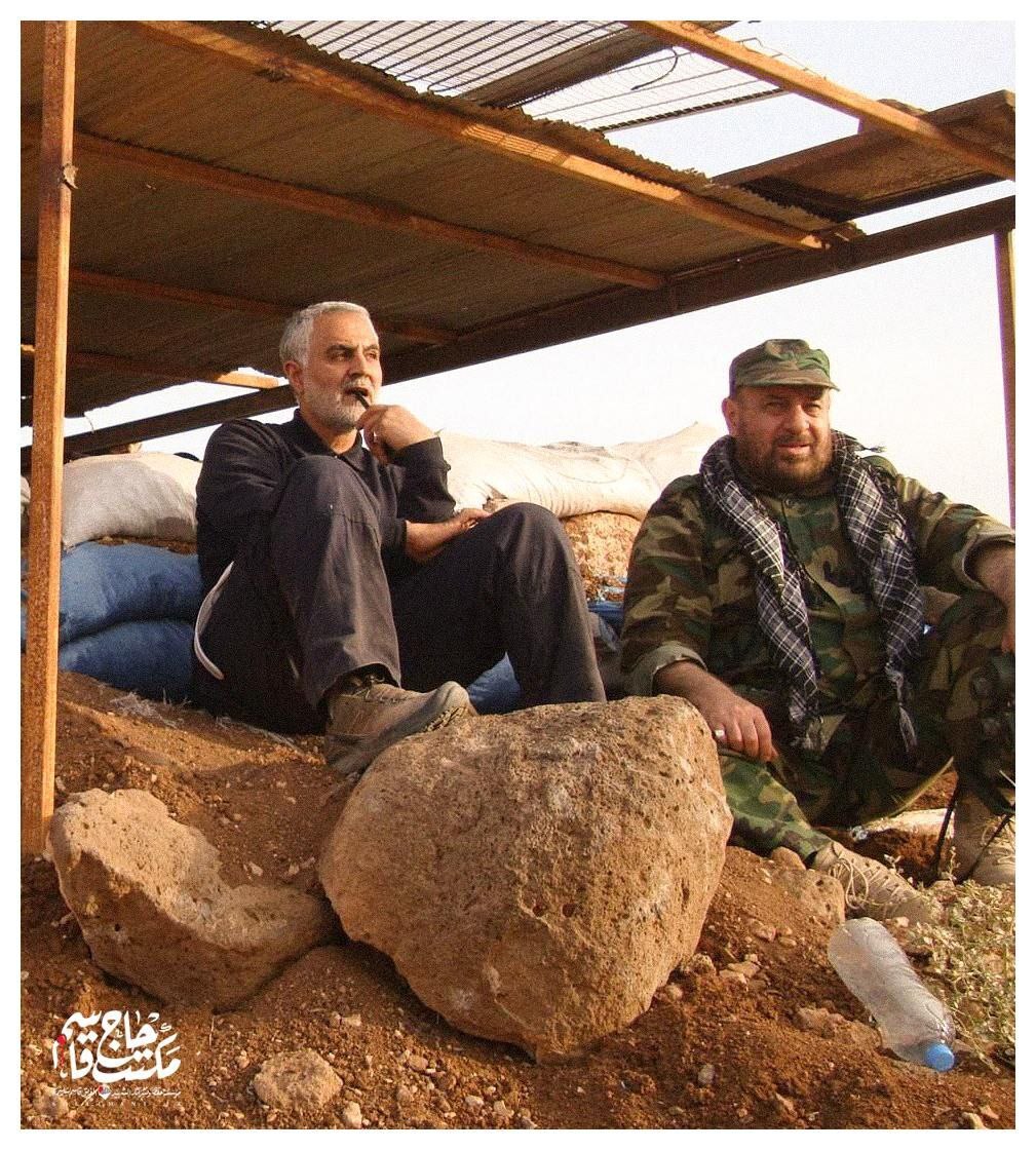 قابی از شهید حاج قاسم سلیمانی  و شهید حاج علی کرکی