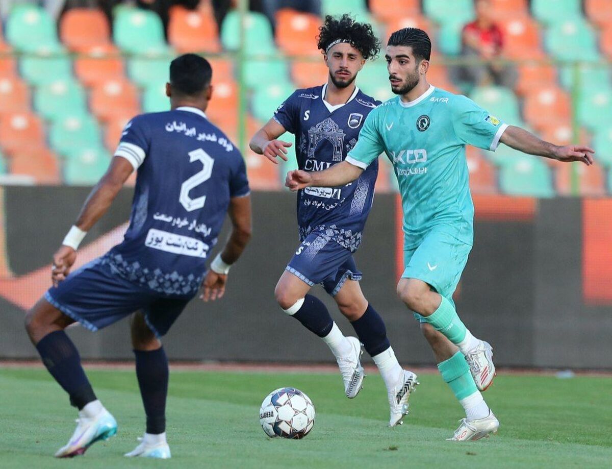 هفته پنجم لیگ برتر فوتبال| تساوی پیکان و چادرملو در تهران  بازیکن تیم یزدی بازی با استقلال را از دست داد