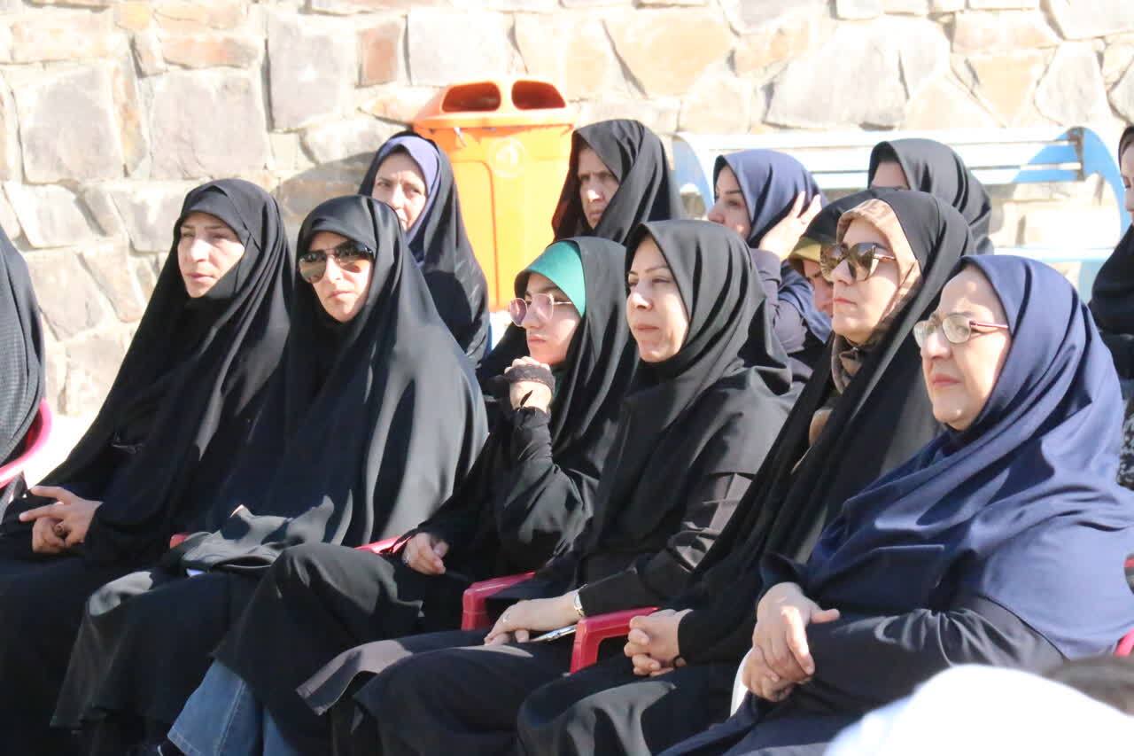 «عقرب زرد»؛ فرمانده ۱۷ سالهای که ۱۴۰ اسیر عراقی را به پشت جبهه منتقل کرد «عقرب زرد»؛ فرمانده ۱۷ سالهای که ۱۴۰ اسیر عراقی را به پشت جبهه منتقل کرد