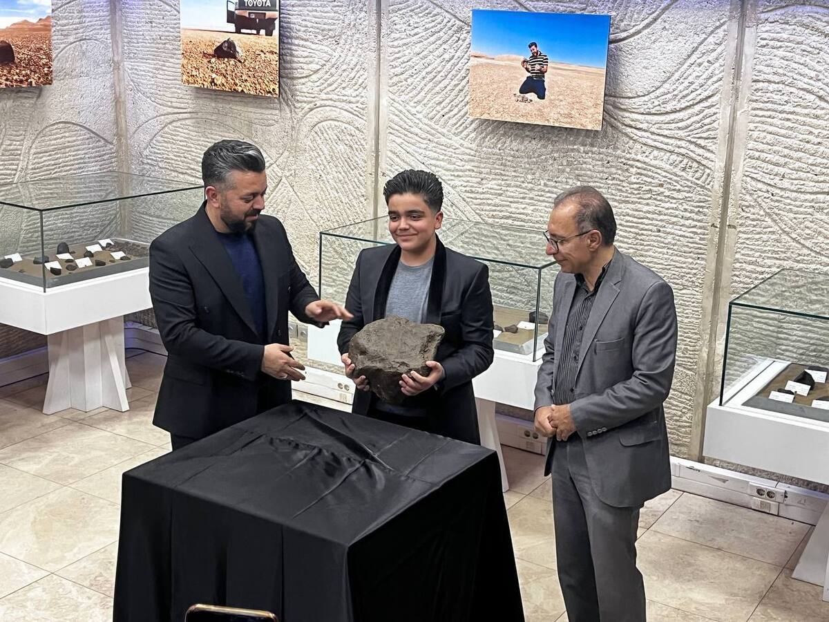 بزرگترین شهاب‌سنگ سیارکی ایران و خاورمیانه در برج آزادی رونمایی شد+عکس