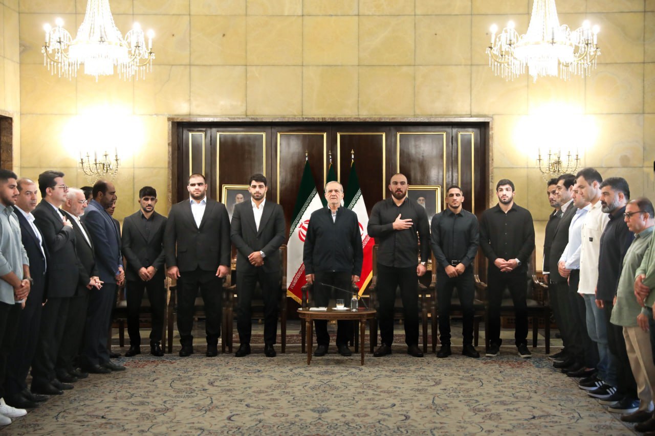 مراسم تجلیل از قهرمانان کشتی توسط رئیس جمهور برگزار شد