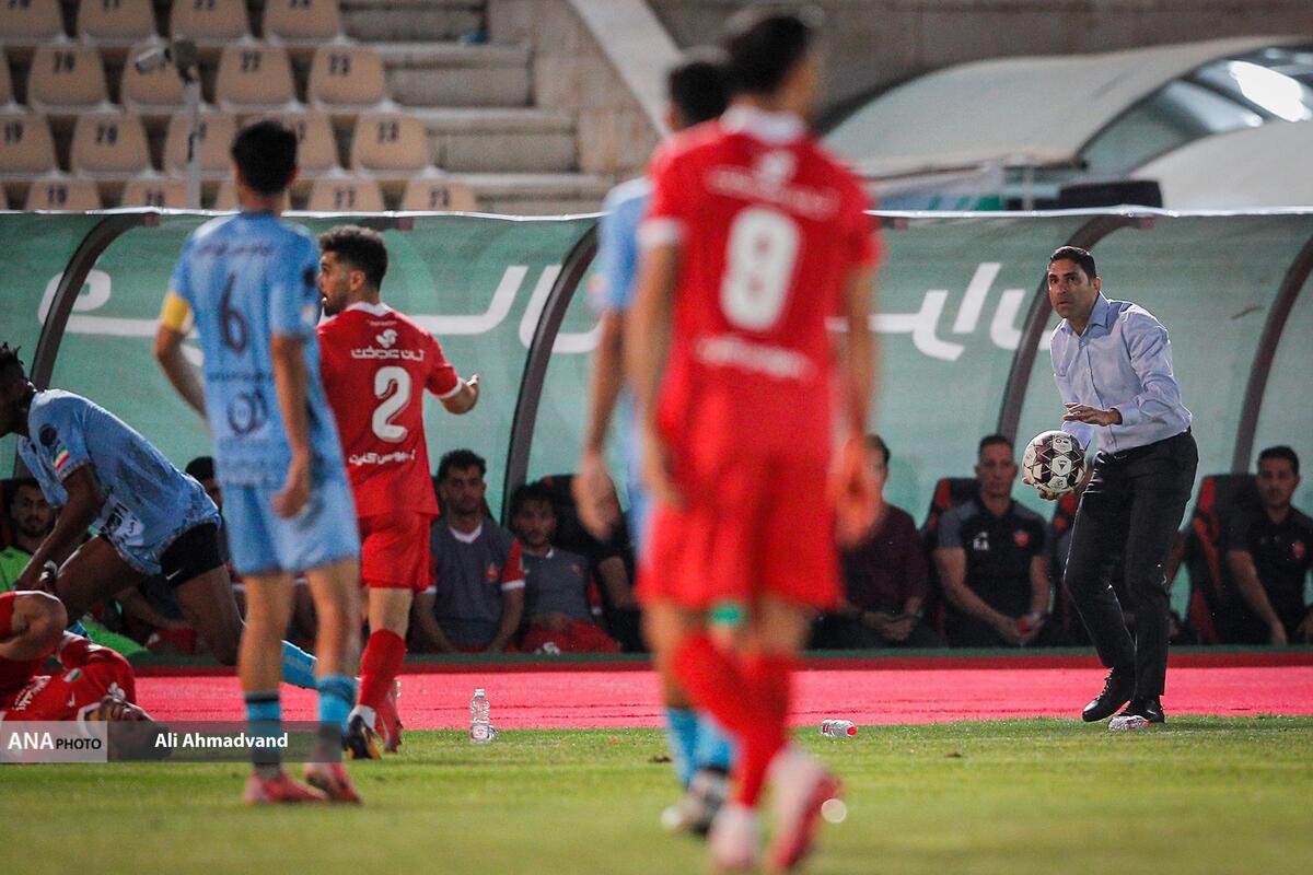 درخشان: صحبت از تغییر مربی منطقی نیست و باید فرصت داده شود  وقتی بازیکن نخرید رقبا از شما سبقت می‌گیرند