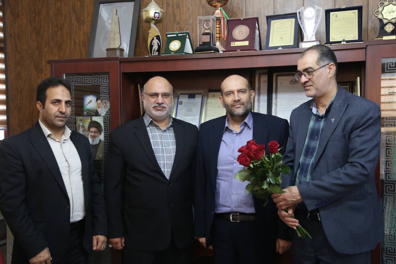 آتشنشانان نماد آرامش، امنیت و نجات هستند آتشنشانان نماد آرامش، امنیت و نجات هستند