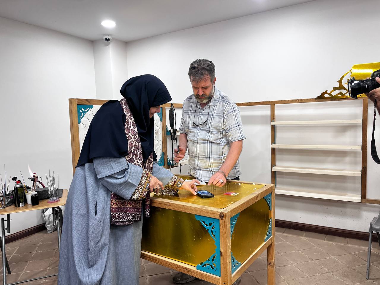 مریم جلالی از نمایشگاه صنایع دستی کوشک باغ هنر بازدید کرد مریم جلالی از نمایشگاه صنایع دستی کوشک باغ هنر بازدید کرد