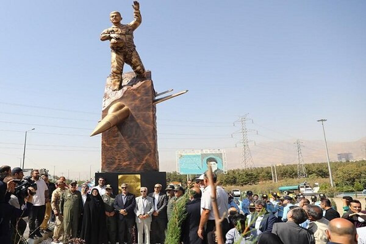 رونمایی از تندیس سرلشکر خلبان شهید عباس بابایی