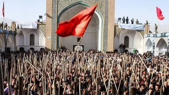 نگاهی به آیین سنتی مذهبی قالیشویان فین کاشان در کربلای ایران نگاهی به آیین سنتی مذهبی قالیشویان فین کاشان در کربلای ایران
