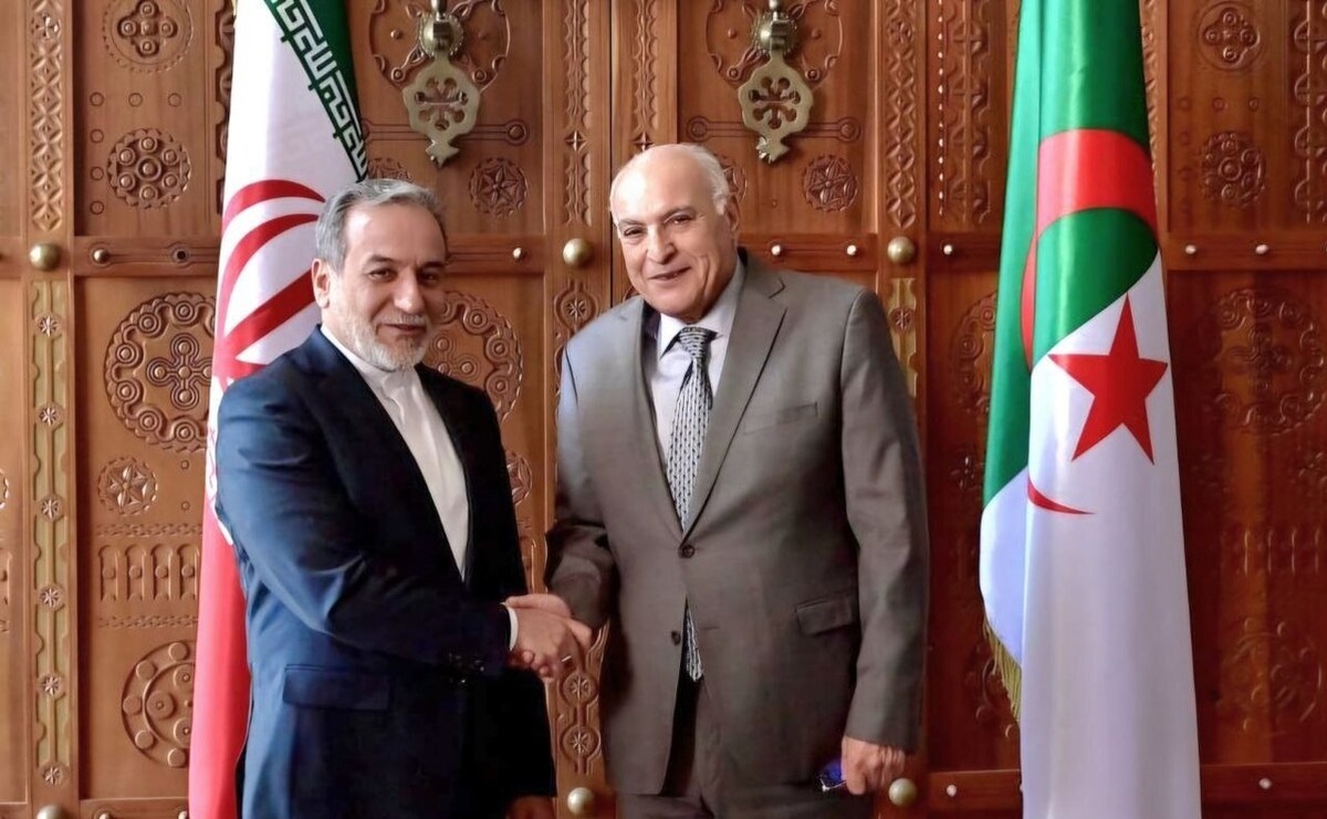 تبریک عراقچی به همتای الجزایری به مناسبت سالروز «آغاز انقلاب آزادی‌بخش و روز ملی این کشور»