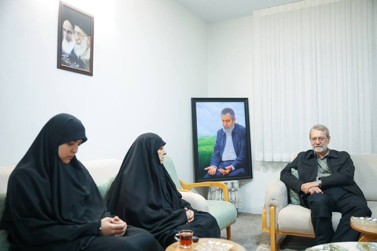 دیدار علی لاریجانی با خانواده شهید سرلشکر سعید ایزدی (حاج رمضان) در تهران
