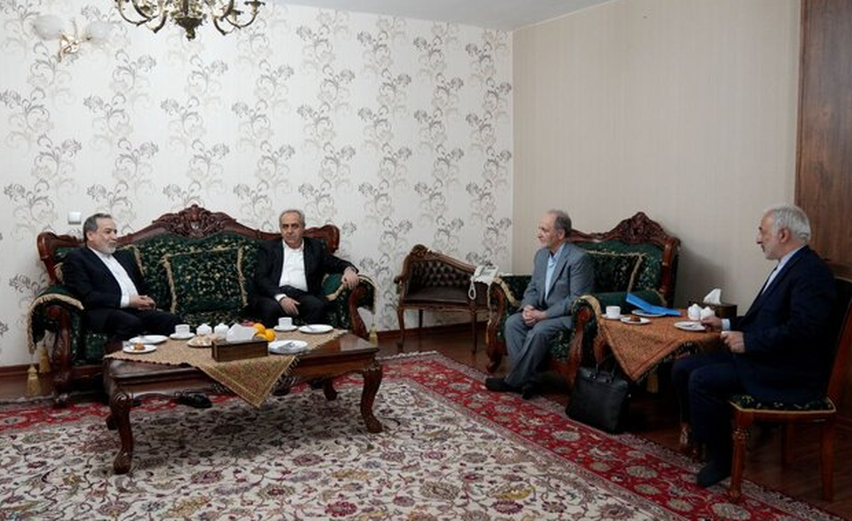 پیگیری پرونده احمدرضا بیضایی؛ دیدار عراقچی با پدر او در تبریز