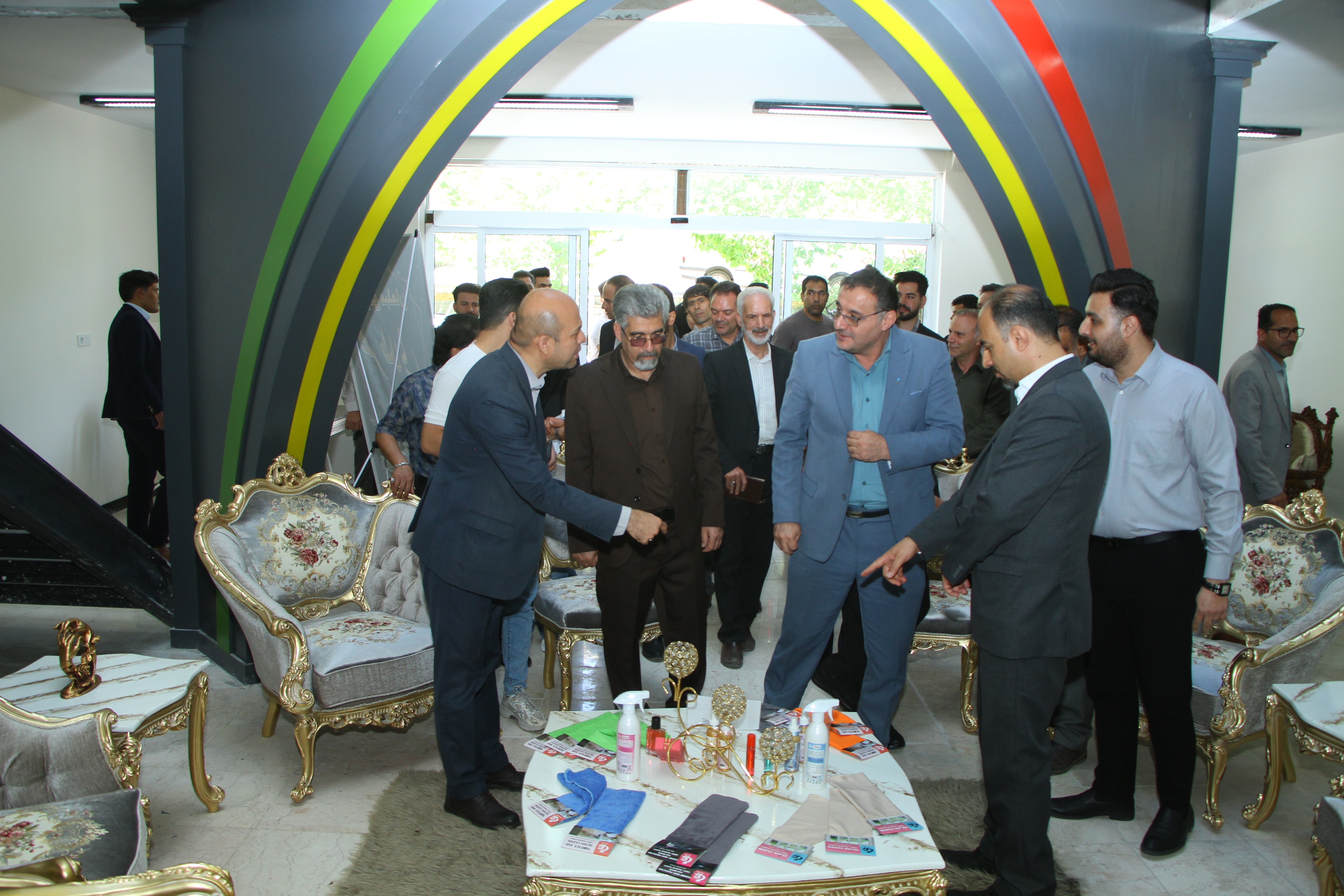 توسعه زیستبوم نوآوری غرب کشور؛ ۷ هسته فناور در سرای مبل و منبت با اجارهبهای رایگان مستقر شدند توسعه زیستبوم نوآوری غرب کشور؛ ۷ هسته فناور در سرای مبل و منبت با اجارهبهای رایگان مستقر شدند