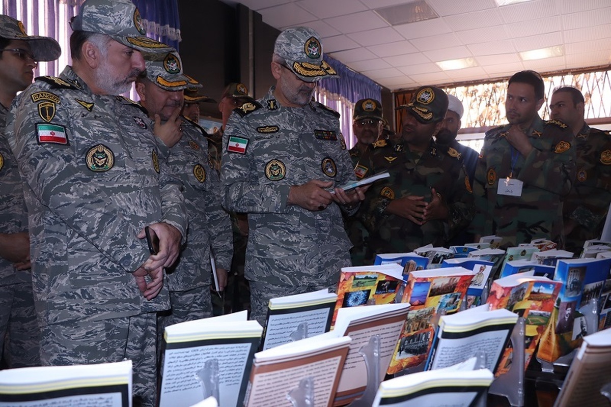 ارتش، ترکیبی از توان نظامی و فرهنگی؛ بازدید جانشین آموزش آجا از مرکز آموزش ۰۲