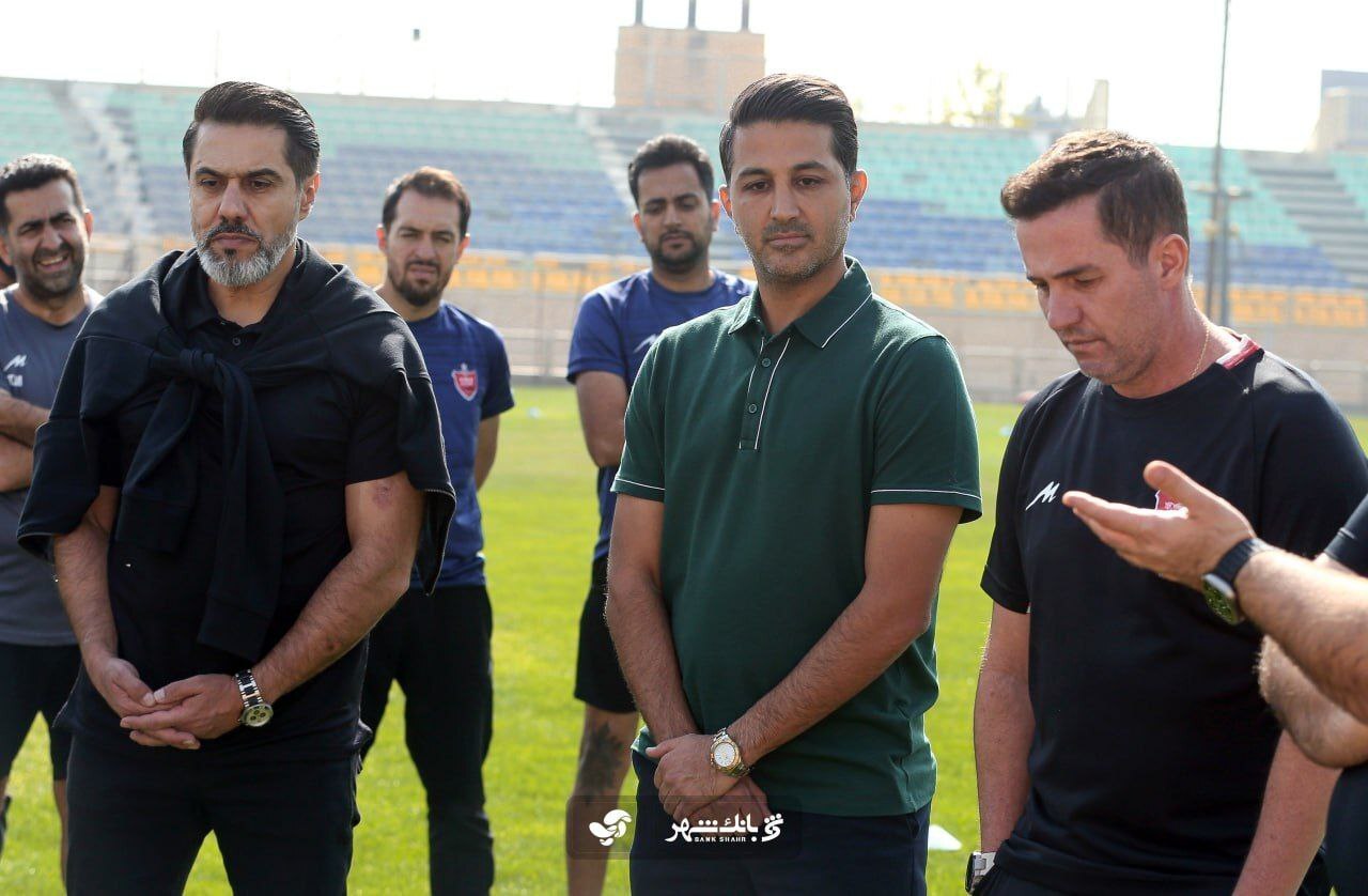 تشکر از خانبان و تقدیر از مربیان در حاشیه تمرین پرسپولیس