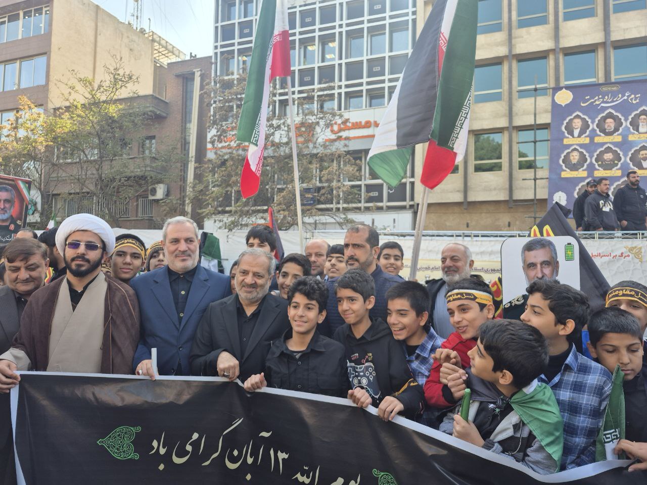 فریاد استکبارستیزی  در روز ۱۳ آبان طنین‌انداز شد/ ایران سراسر مرگ بر آمریکا است + عکس و فیلم