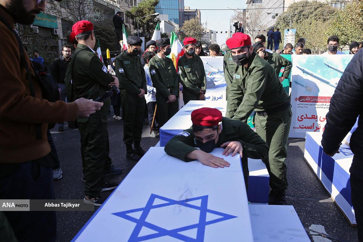 فریاد استکبارستیزی  در روز ۱۳ آبان طنین‌انداز شد  ایران سراسر مرگ بر آمریکا است + عکس و فیلم