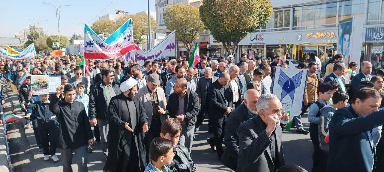 حماسه ملت، ایران را درنوردید/ پیام دانشآموزان به دشمنان؛ شعلهورتر از موشک هستیم + فیلم و عکس حماسه ملت، ایران را درنوردید/ پیام دانشآموزان به دشمنان؛ شعلهورتر از موشک هستیم + فیلم و عکس