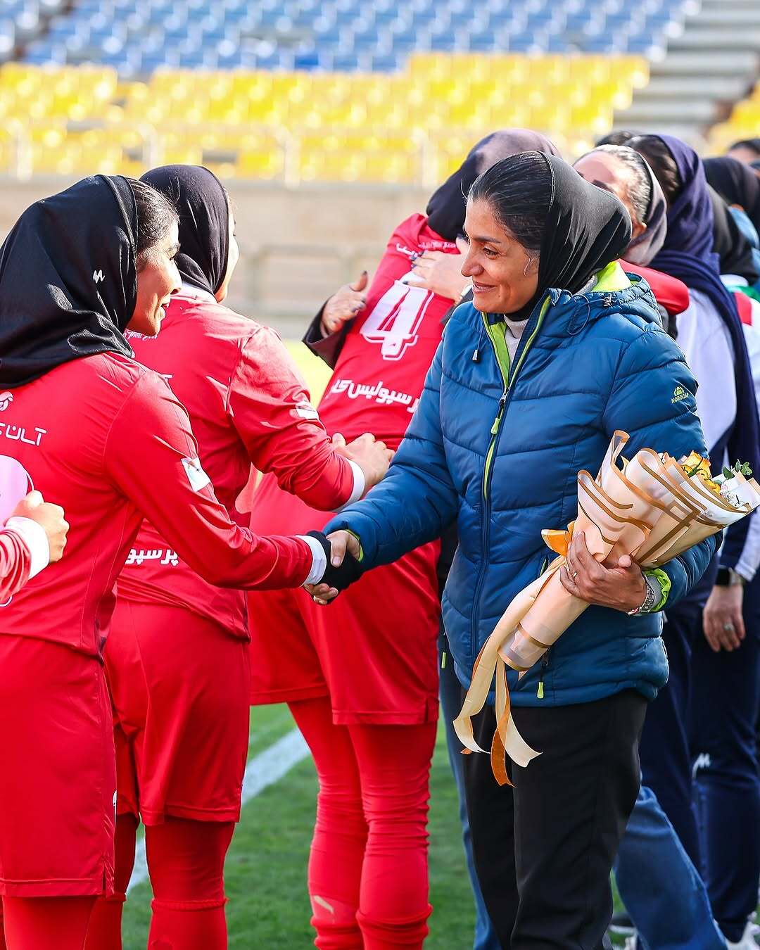 مسئولیت حضور هوادار استقلال به همراه پرچم این تیم با خاتون بم نیست/مصاحبه بازیکن ما غیر حرفه ای و شخصی بود 