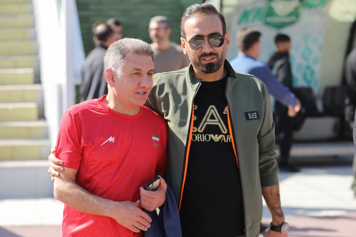 سرمربی سابق تیم ملی در تمرین خیبر حضور یافت+تصاویر