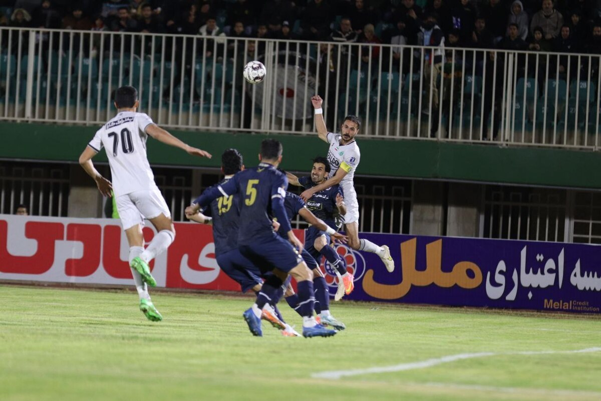 چادرملو به صدر رسید  توقف فجر در شیراز؛ برد خانگی فولاد