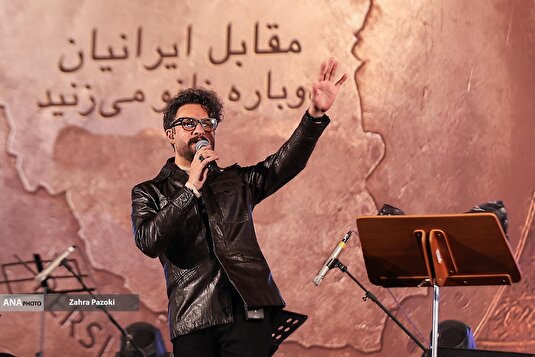 رونمایی مجسمه «زانو زنندگان برابر ایران»