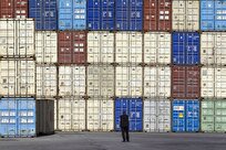 سقف استفاده از ارز برای بازرگانان به ۳۳ درصد کاهش یافت