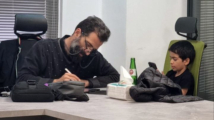 کاریکاتوریست‌ها و هنرمندان ایرانی در حمایت از احمدرضا بیضایی گرد هم آمدند/کارگاه تولید آثار آغاز شد