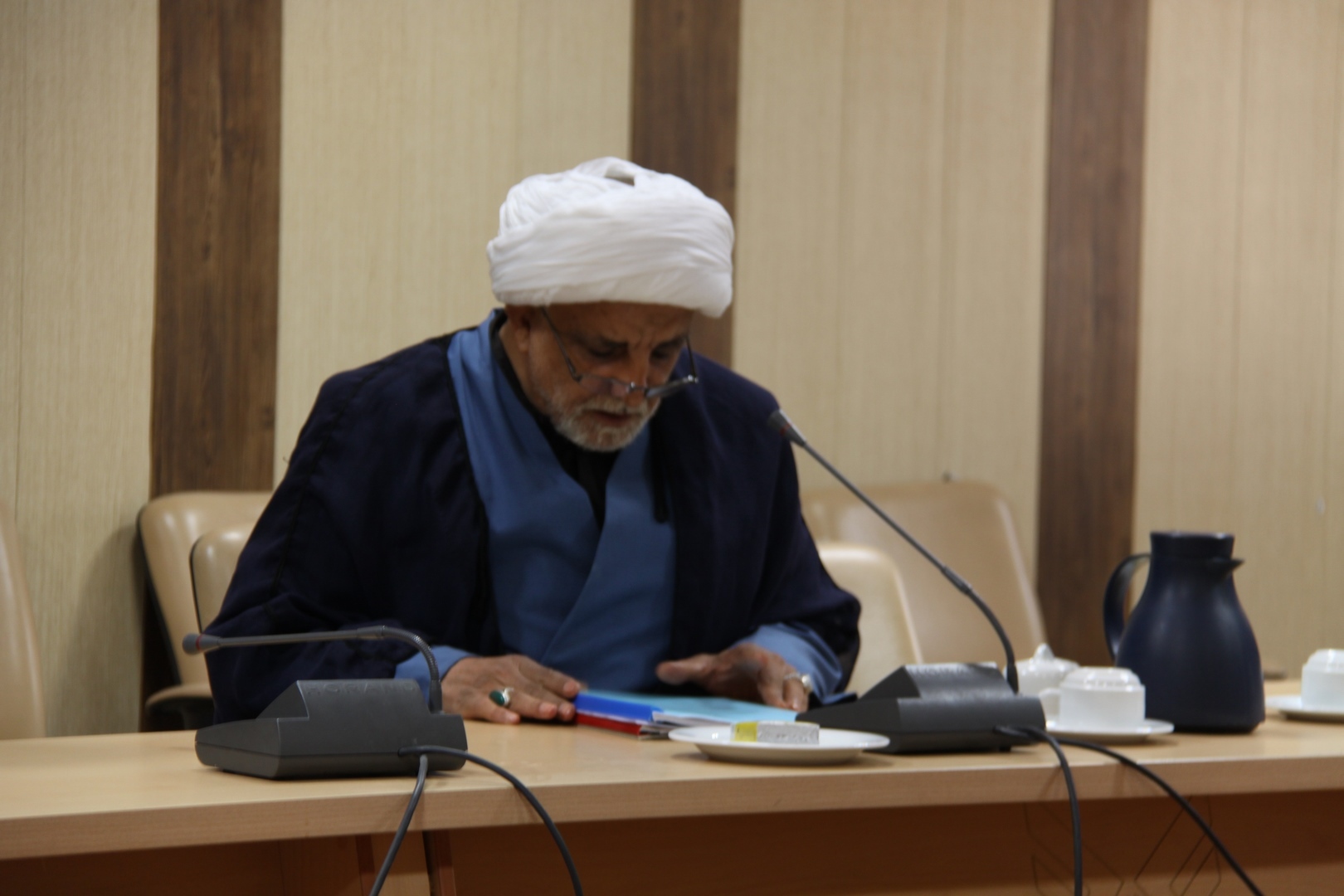 خدمت به خانواده شهدا ادای دین به نبی مکرم اسلام (ص) و خاندان عصمت و طهارت (ع) است