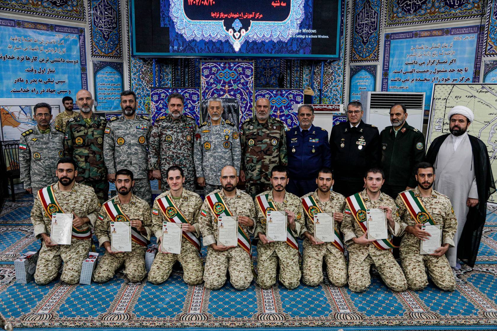 تحول و پیشرفت کشور با تکیه بر علم و اراده نخبگان محقق میشود تحول و پیشرفت کشور با تکیه بر علم و اراده نخبگان محقق میشود