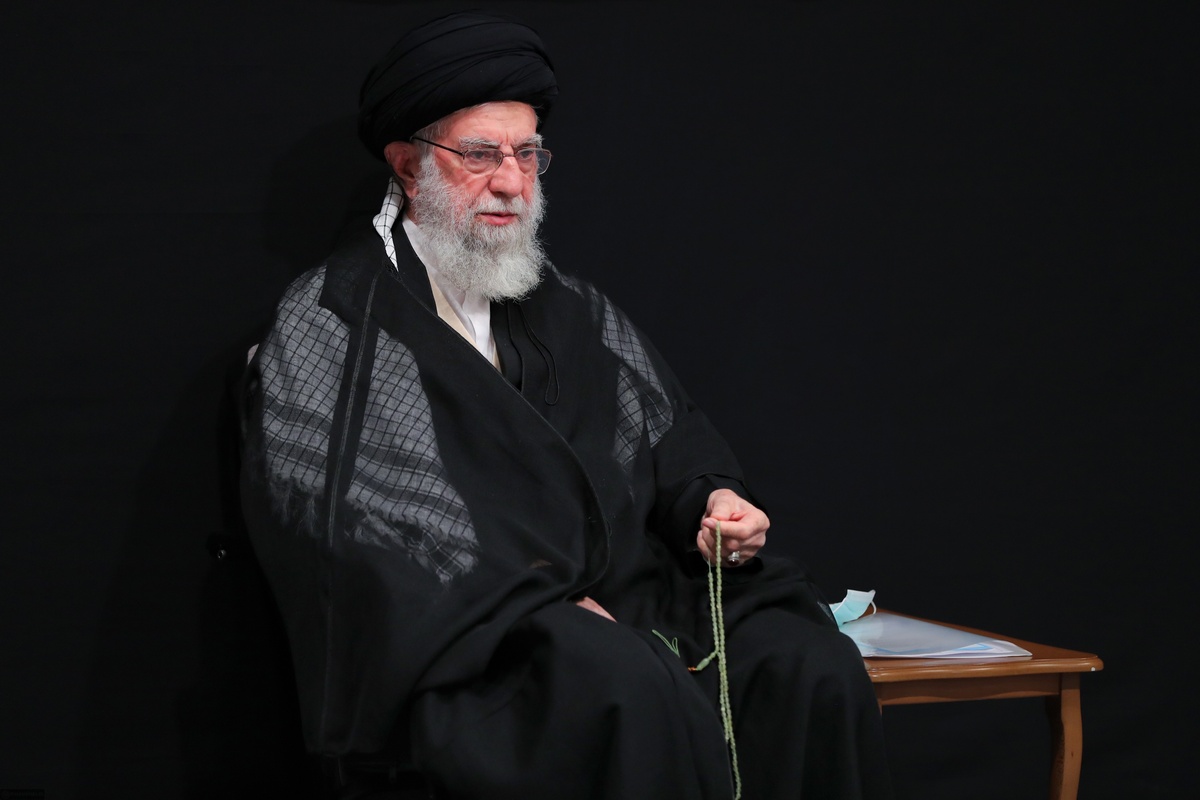 ابراز همدردی رهبر انقلاب با خانواده مرحوم صابر کاظمی