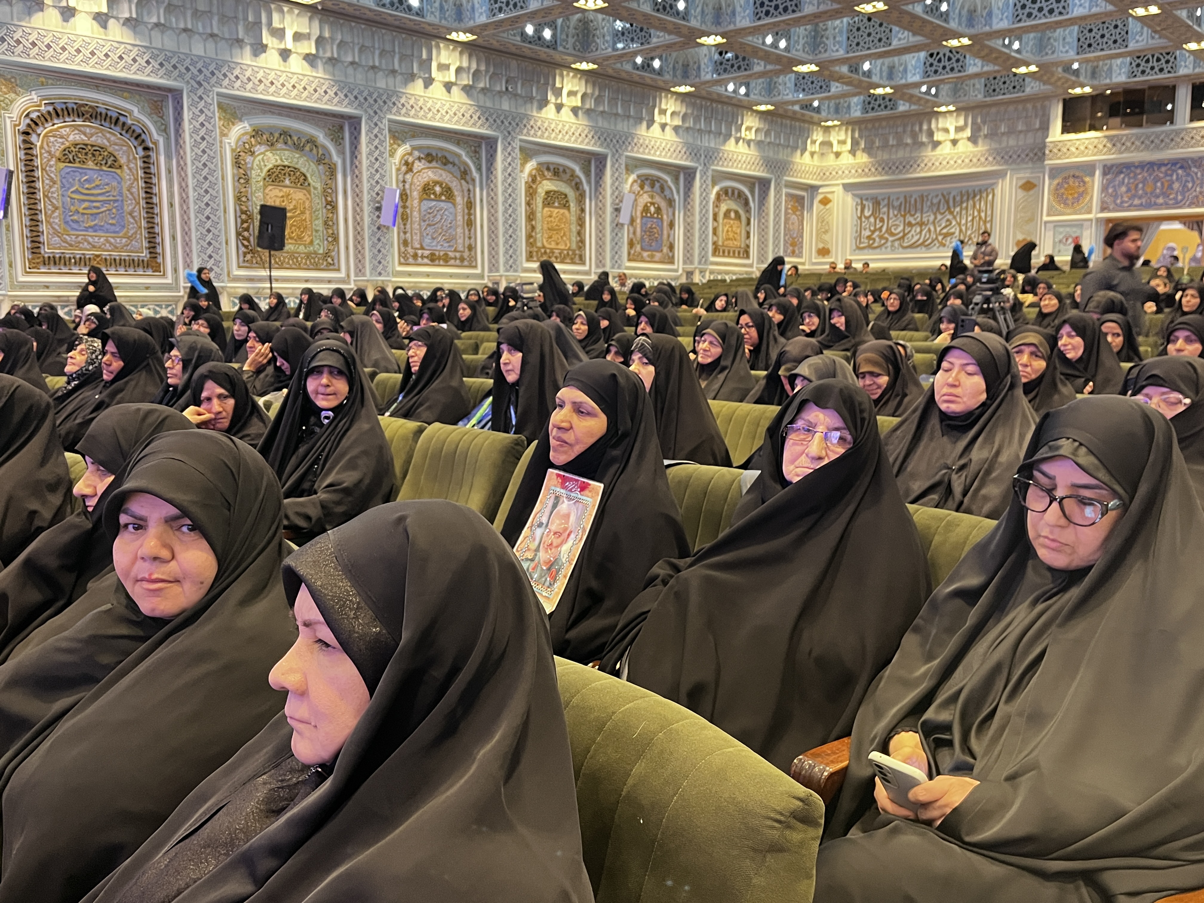 حجاب؛ لباس حضور زن مسلمان در جامعه/لزوم تشکیل کمیتههای تخصصی زن و خانواده در اجلاس پیرغلامان حسینی حجاب؛ لباس حضور زن مسلمان در جامعه/لزوم تشکیل کمیتههای تخصصی زن و خانواده در اجلاس پیرغلامان حسینی