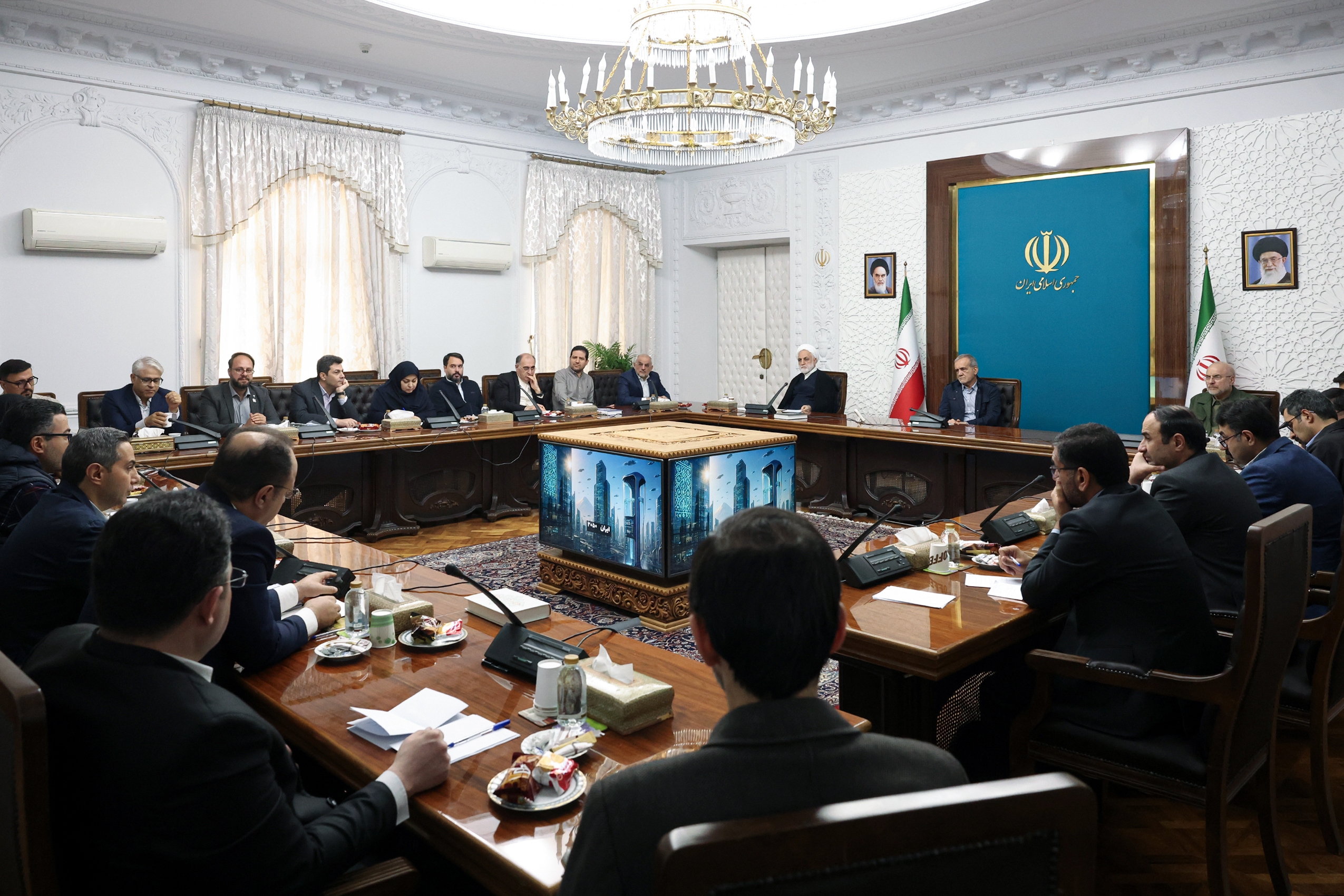 نشست فعالان اقتصاد دیجیتال با سران قوا نشست فعالان اقتصاد دیجیتال با سران قوا